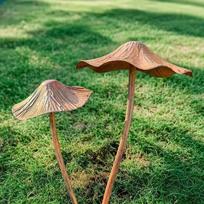 Ilgo stiebo geležinis grybų dekoracijų rinkinys Kaimiški sodo papuošalai lauko kiemui Long stem mushroom two-piece set
