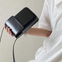 Atlenkiamas magnetas Crossbody Krepšiai Moteriški Vertikalaus dizaino Crossbody Krepšiai Mini PU odiniai pečių piniginės ir rankinės Telefonas Paprastas juoda