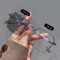 Nauja Tendencija Fotochrominiai Anti-Mėlynos Šviesos Miopiniai Akiniai Moteriški Ypač Lengvi Didelio Rėmelio Artima Rega Regėjimo Korekcijos Akiniai Baigti Dioptrijų Akiniai -2.0