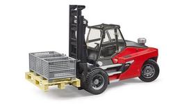 Linde HT160 šakinis krautuvas su palete ir 3 paletiniais narvais U02513