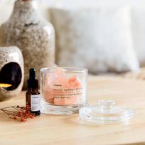 SERENITY Cidonijų ir mėlynių kvapų rinkinys – kristalinis namų aromatas 210 g + 10 ml