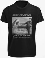 Chuck Norris išgyveno ryklių ataką marškinėliai Juokingi Ar žinojote TM KARŠTA TENDENCIJA Unisex marškinėliai L