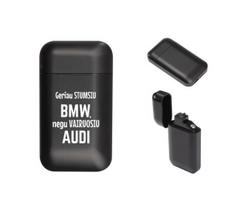 Pakraunamas USB žiebtuvėlis „Geriau stumsiu BMW, negu vairuosiu AUDI“