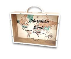 Balta, medinė taupyklė lagaminas „Adventure fund“