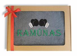 Siuvinėtas rankšluostis „Bokso pirštinės Ramūnas“ (Su jūsų norimu vardu)