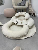 Sėdinukas kūdikiams „Komfortas“ su kilimėliu 90 cm – rankų darbo dovana naujagimiui | Teddy vanilė