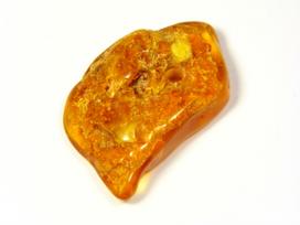 Gintarinis pakabukas amuletas su skyle. 2,5gr. rudo gintaro pakabukas. Gintarinis pakabukas. Natūralus Baltijos gintaras. 0467