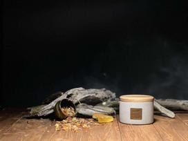 Aromatinė žvakė „Gintarinis agarmedis“