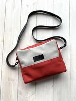 Natūralios odos raudona rankinė