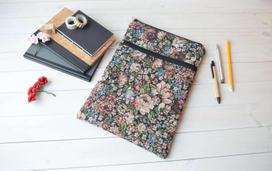 Gėlėtas MacBook dėklas