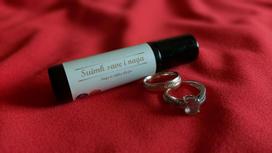 Nagų ir odelių aromaterapinis aliejus SUIMK SAVE Į NAGĄ