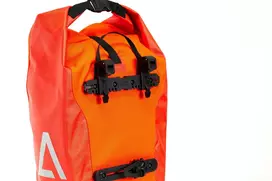 Kelioninis krepšys ant bagažinės ACID TRAVLR 15L flame'n'black