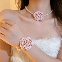 Romantiškas rožinis rožės gėlės karoliai apyrankės papuošalų rinkinys Elegantiška dirbtinio perlo grandinėlė Choker karoliai Apyrankės vakarėliui vestuvėms rožinė