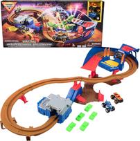 Monster Jam didelė trasa su visureigiais „Supercharge Speedway”