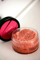 Vyšnių šveitiklis MALACHITE COSMETICS „Night Rituals – Cherry & Tobacco“, 300 ml Vyšnių šveitiklis MALACHITE COSMETICS „Night Rituals – Cherry & Tobacco“, 300 ml