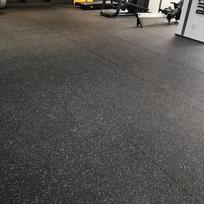 Sporto salės smūgius sugeriančios grindų dangos standartinė spalva