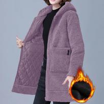Didelio dydžio imituotos ėriuko vilnos striukė moterims, žieminė šilta dygsniuota striukė, vidutinio ilgio su gobtuvu, pašiltinta striukė 6XL šviesiai violetinė spalva