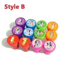 12 vnt./rinkinys Bluey Bingo žaislai Sandariklis Laimingos kojinės Muffin Anime figūrėlė Spausdinimas Spalvingas animacinis pašto ženklas Dovana vaikams