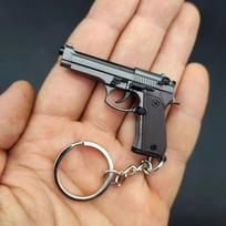 1 lydinys:4 92F Pistoletas Nešiojamas Žaislinis Ginklas Modelis Nuimamas Raktų Pakabukas Fidget Žaislas Berniukų Kolekcijai Suaugusiųjų Gimtadienio Dovana