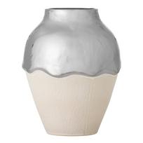 Kreminės spalvos/sidabrinės spalvos iš akmens masės vaza (aukštis 26 cm) Silvio – Bloomingville