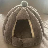Žiemos šiltas, pusiau uždaras katės namas Nuimamas veislynas Nest Pet Basket Minkštas Patogus Kačiukas Miegantis Pet Nest Kačių ir šunų namai 48cmX40cm