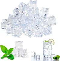 60 vienetų 20 mm plastikinių ledo kubelių, plastikiniai nuolatiniai ledo kubeliai, akriliniai ledo kubeliai, dirbtiniai nuolatiniai ledo kubeliai, daugkartinio naudojimo ledo kubeliai, skirti vakarėlių dekoravimui, fotografijai