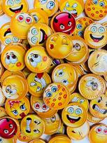 "OYOY Emoji" šokolado rinkinys su 255 g šokolado su šypsenėlėmis, maždaug 39 pieno šokolado lėkštelės, vakarėlių dovanos, šokoladas, "Emoji" vakarėlių maišeliai, vaikų gimtadienio vakarėlio maišelis