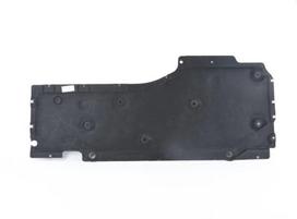 BMW E88 kairės pusės apatinis kėbulo skydas originalus 51757166255