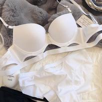 Naujas moteriškas apatinio trikotažo komplektas Sexy Hollow Push Up liemenėlių rinkinys Besiūlis apatinis trikotažas Europa Romantic Rose Thicken Liemenėlės ir kelnaičių rinkinys 70B juoda