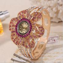 Women's Analog Quartz Watch Flower Design Dial Strap Metal Wristwatch balta