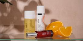 LUUV - Super Glow veido serumas su vitaminu C + D ir hialurono rūgštimi, 30 ml | Natūrali dieninė odos priežiūra COSMOS