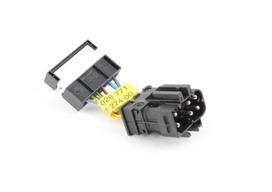 BMW E39 LED galinio žibinto adapteris dešinėje pusėje originalus 63120026771