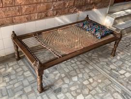 Senovinė dykumos tikmedžio charpoi: Tradicinė Indijos džiuto lovelė 16” X 8” X 24” (l x w x h) įvairiaspalvis