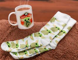Paladone Star Wars - The Mandalorian - The Child Mug and Socks Set (PP7333MAN)