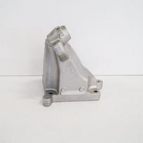 NAUJAS MB C-CLASS W205 variklio laikiklis dešinėje pusėje originalus A2762230004