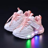 Madingi mergaičių batai Pavasario naujiena Vaikų LED sportiniai bateliai Minkštu padu berniukų batai Neslystantys vaikiški tinklelio batai Paprasti mergaičių laisvalaikio batai 21insole13.3cm rožinė