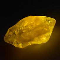 Geltonas natūralus safyras 100,30 ct Dažytas didžiulis nešlifuotas žalias brangakmenis SERTIFIKUOTAS 76.4 mm approx geltona