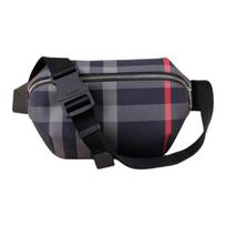 „Burberry Sony Check Design“ drobinė vyriška rankinė su užtrauktuku, vidutinio dydžio, tamsiai mėlyna. Basic Set (Bag+Dust Bag) mėlyna