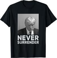 Niekada nepasiduok marškinėliai Trumpo nuotrauka iš teismo Trumpas 2024 Unisex T-shirt Unisex T-shirt XL