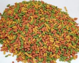 Tvenkinio maistas įvairūs variantai, žuvų maistas, 4 kg maišas maisto visiems tvenkinio gyventojams, auksinėms žuvelėms (Pond Sticks 3-Way Mix 4 kg maišas)