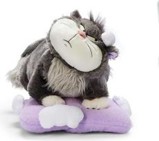 Oficialus "Disney Store" - Pelenė - Liuciferis - pliušinis žaislas - 28 cm - pūkuotas juodai baltas pliušinis katinas ant violetinės pagalvėlės - tinka nuo gimimo - nuo 0 metų