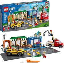 LEGO City Shopping Street 60306 konstruktorius; šaunus konstravimo žaislas vaikams, naujas 2021 m. (533 detalės)