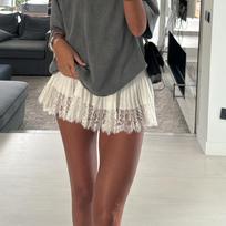 High-Waisted Pleated Lace Mini Skirt - Retro Streetwear Club Style for Women M balta