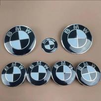 7 vnt. Priekinio gaubto emblema BMW 50-mečio logotipas 82 mm+Galinis ženkliukas 74 mm+Rato stebulės gaubtelis 68 mm+Vairo lipdukas 45 mm 82MM 74MM 45MM 56MM