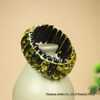 Amber Beeswax Multi-Treasure Bracelet: Unisex Floral Handicraft žalia
