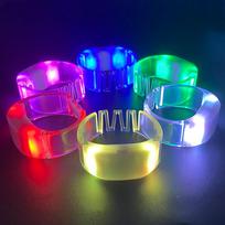 6 vnt. LED šviečiantys apyrankės, šviečiantys mirksintys bangle apyrankės, švytintys tamsoje, vakarėlių reikmenys koncertui, vakarėliui, karnavalui, dovanos 6pcs