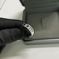 925 sidabro paauksuotas klasikinis trijų deimantų diržo žiedas. Mobilūs deimantai 9-Gem Color: White gold black