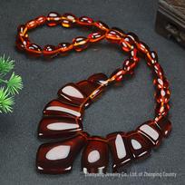 Second Gen Amber Beeswax Blood Spot Necklace - Trendy High-End Craft for Women raudona