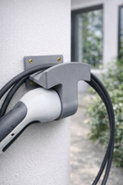 Type 2 elektromobilio įkrovimo laikiklis su kabelio laikikliu
