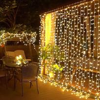 LED užuolaidų tipo girlianda „Šviesos Lietus“ (6 × 3 m)